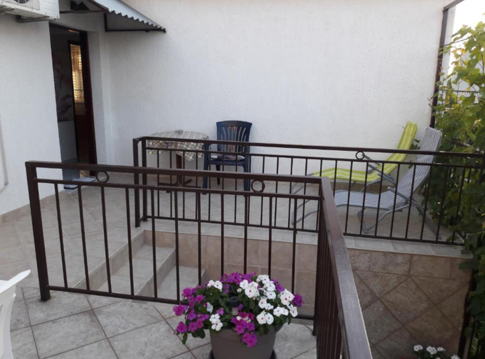 Terrace/patio 2, Charming Apartments Dokoza Drage, Pakoštane