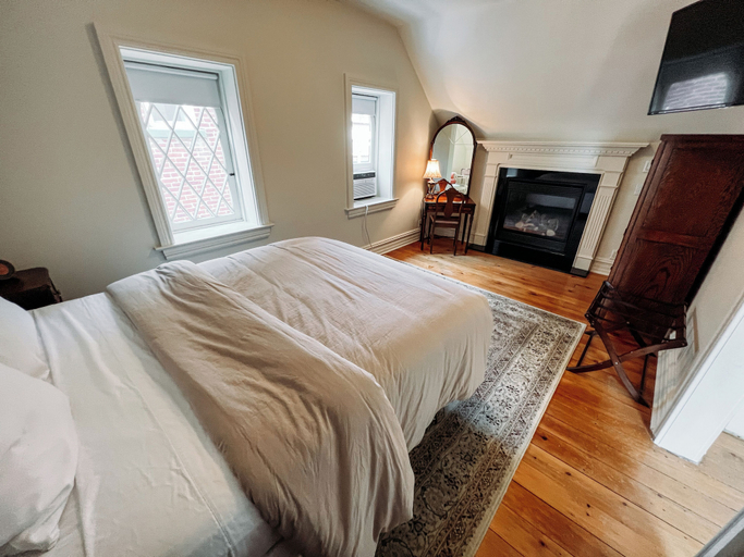 Bedroom 3, Vintner's Inn by Folino Estate Winery, Berks