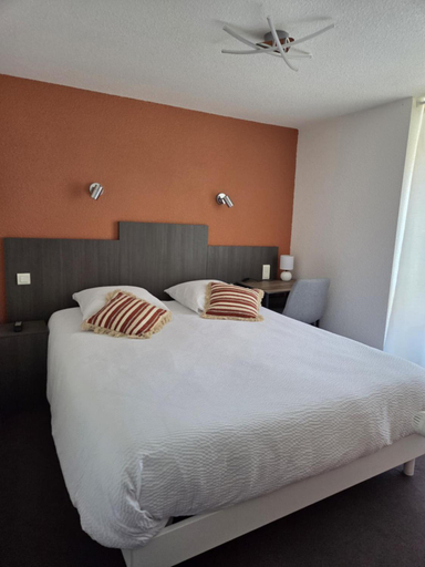 Bedroom 2, Le Saint Mary, Cantal