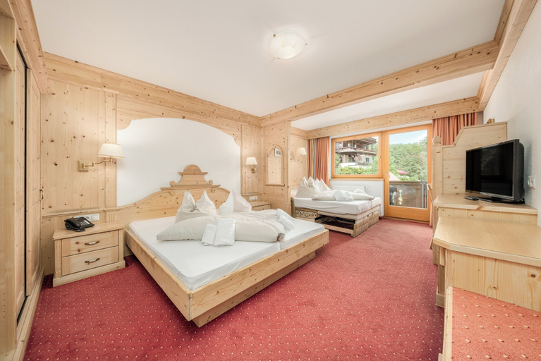 Bedroom 2, Alpenhotel Tirolerhof, Schwaz