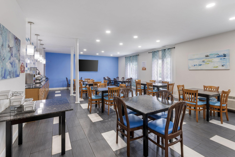 Food & Drinks 5, SureStay Plus Hotel by Best Western Niagara Falls East, Niagara