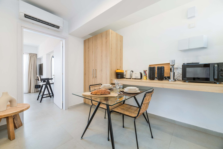 Room 5, Finikoudes Marina View 202, Larnaca