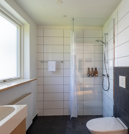 Bathroom 4, Hotel Eskifjorður, Fjarðabyggð