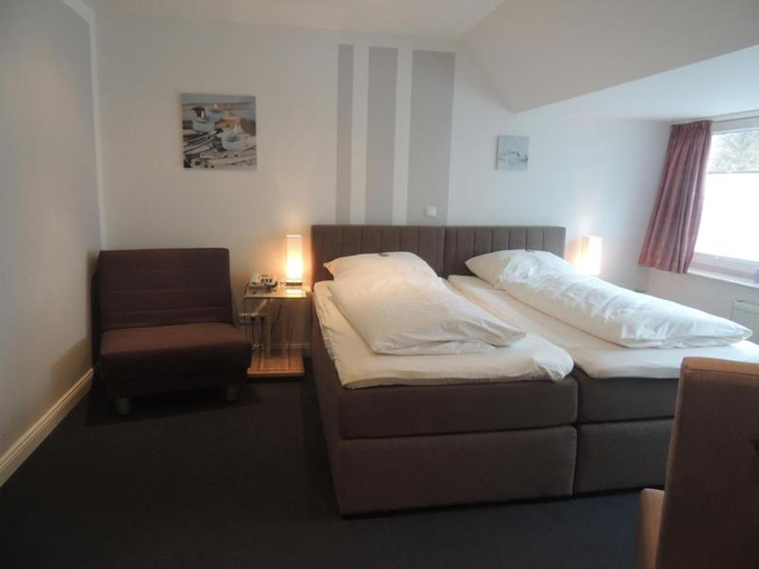 Bedroom 4, Gasthof Zum Dorfkrug, Cloppenburg