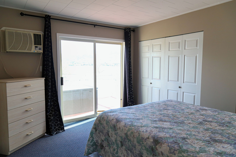 Bedroom 3, Richter Pass Beach Resort, Okanagan-Similkameen