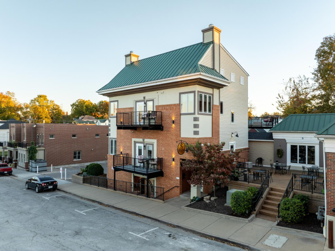 Exterior & Views