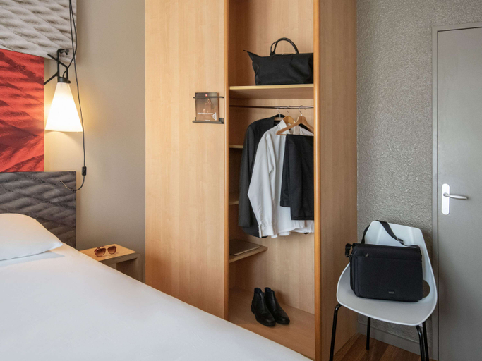 Bedroom 3, ibis Cannes Plage La Bocca, Alpes-Maritimes