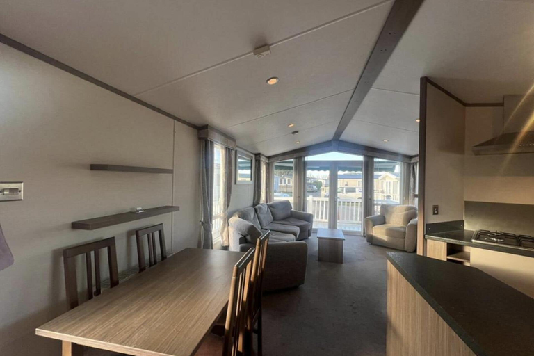 Others 5, 2 bed Platinum-sleeps 6-decking-free Parking, Denbighshire