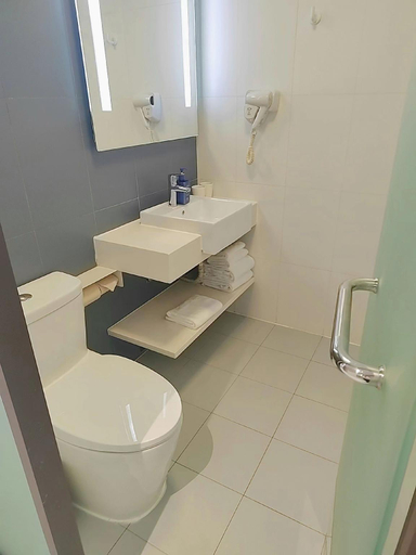 Bathroom 4, Hanting Hotel Shanghai Hongqiao Road Metro Station, Shanghai