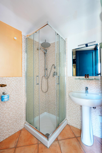 Shower 4, Palazzo Curro, Catania