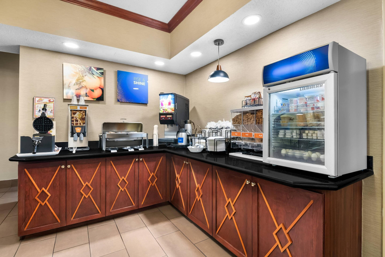 Food & Drinks 5, Comfort Inn & Suites North East, Cecil