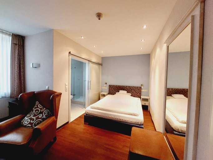 Bedroom 2, Hotel Rauch, Olpe