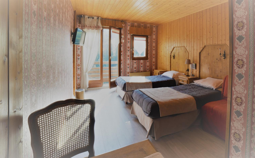 Bedroom 2, La Cascade, Doubs