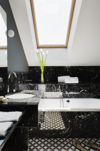 Bathroom 4, TOTEM Madrid, a Small Luxury Hotel of the World, Madrid
