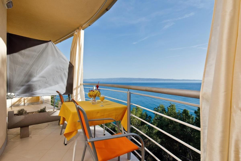 Others 5, Comfy Beach Apartments with its own balcony, Split