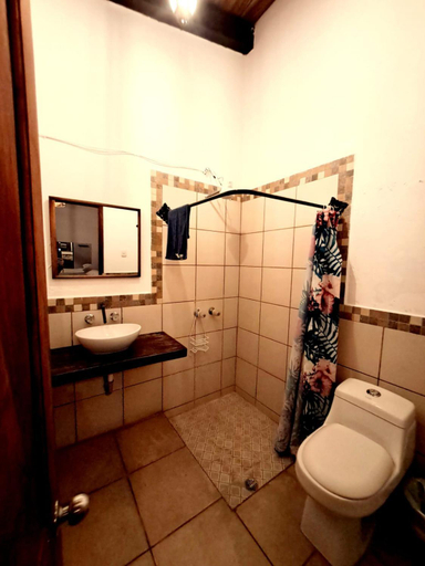 Bathroom 2, Jardin de Stela Hotel, Antigua Guatemala