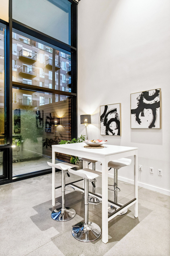 Others 5, Urban Loft in Redmond Core, King