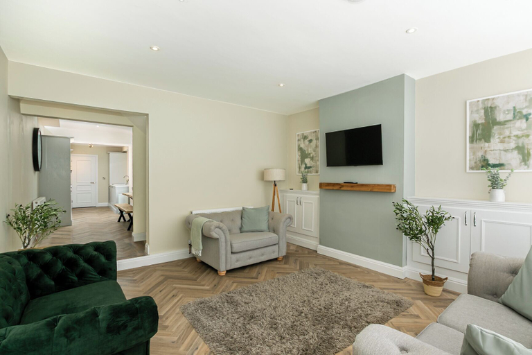 Others 4, Stunning Townhouse in Cirencester, Gloucestershire