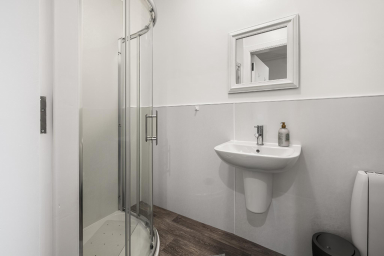 Bathroom 2, Peterhead Pad - SJA Stays - Modern 2 Bed Apartment, Aberdeenshire