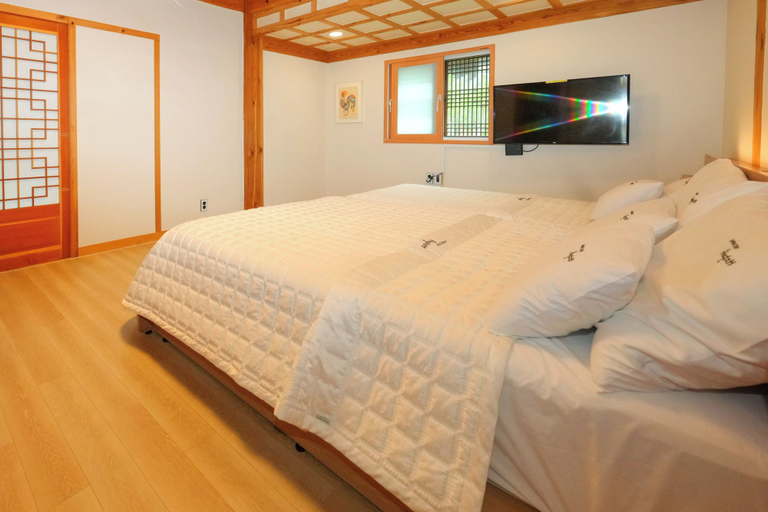 Bedroom 2, Wiyeonjae Hanok Stay, Gyeongju