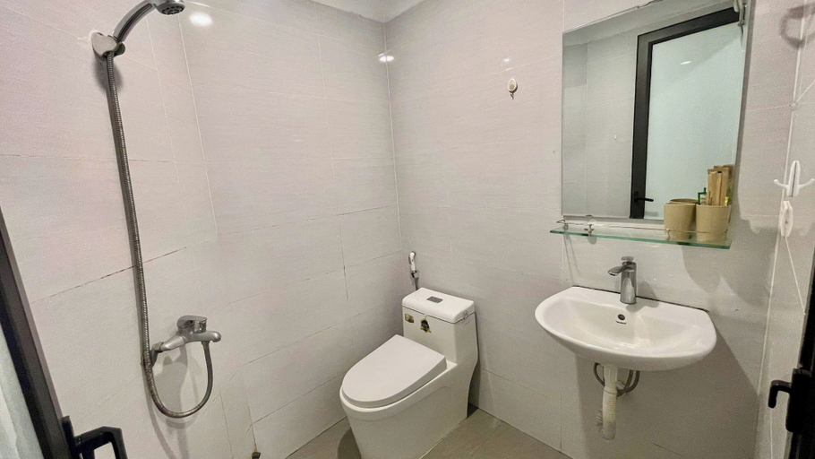 Bathroom 3, Era Apartment Khuc Thua Du, Cầu Giấy