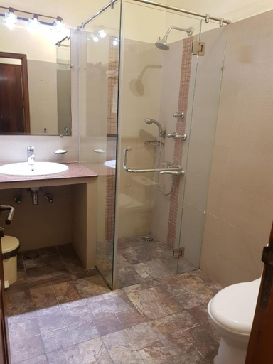 Bathroom 3, Dreamworld Resort, Hotel & Golf Course, Karachi