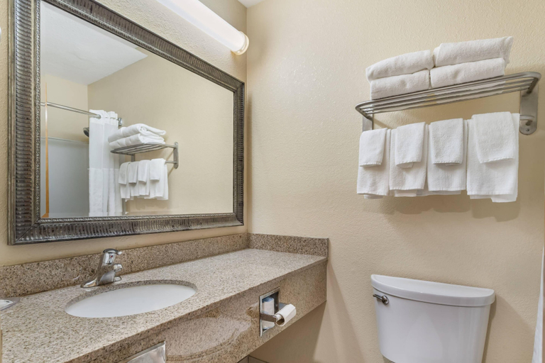 Bathroom 4, Quality Inn West of Asheville, Haywood