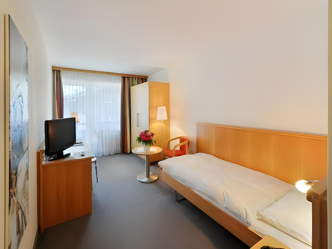 Bedroom 3, Hotel Perren Superior, Visp