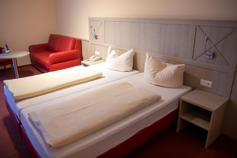 Bedroom, Hotel Restaurant Lowe, Lörrach
