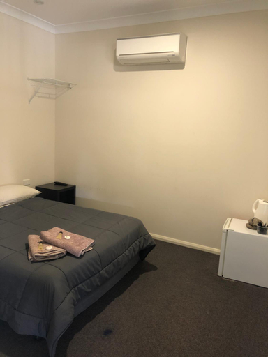 Bedroom 2, The Golden Dog Hotel, Clarence Valley Bal