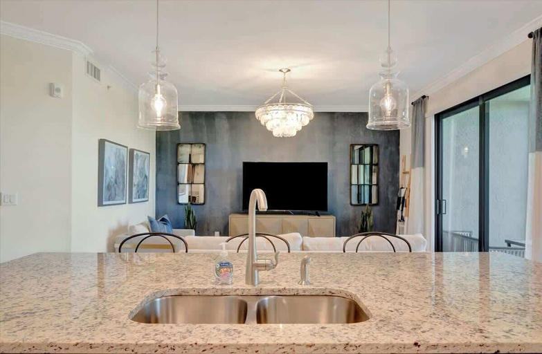 Room 5, Golf Course Townhome Resort Amenities 2B Luxury, Manatee