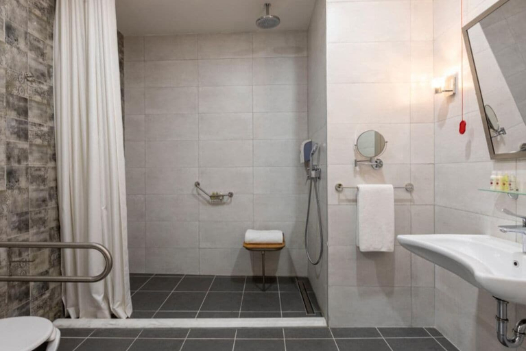 Bathroom 5, Tryp by Wyndham Istanbul Topkapi, Zeytinburnu