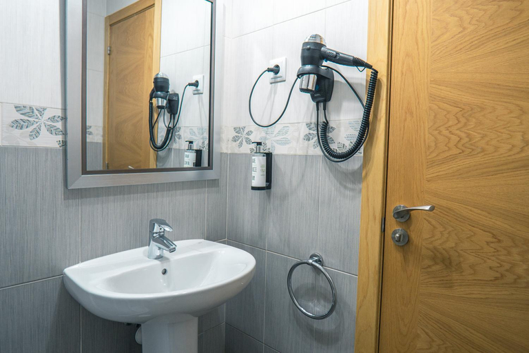 Bathroom 4, SmartRental Chueca II, Madrid