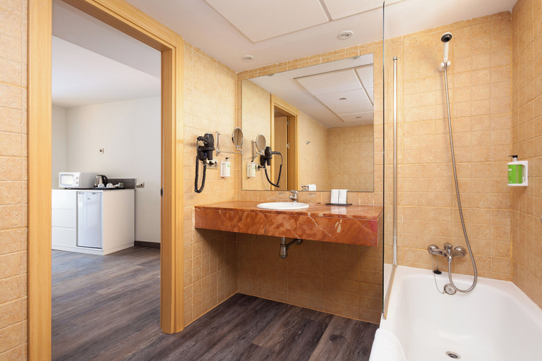 Bathroom 5, Sol Lanzarote - All Inclusive, Las Palmas