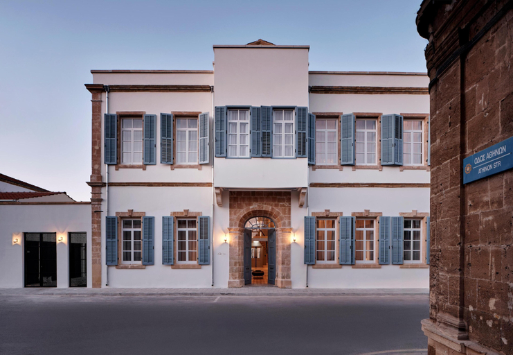Exterior & Views