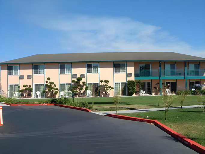 Exterior & Views 1, Inns of California Salinas, Monterey