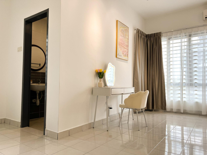 Bedroom 4, Corner House Puchong 18 pax BBQ Kid Friendly, Puchong