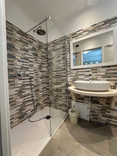 Bathroom 4, Hotel Cala dei Pini, Carbonia-Iglesias