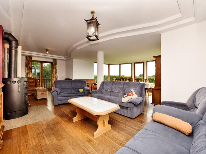 Bedroom 2, Holiday Home in Schznberg with Jacuzzi, Liège