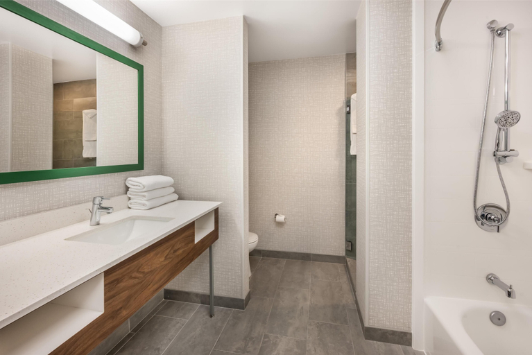 Bathroom 4, Hampton Inn & Suites Coeur d' Alene, Kootenai
