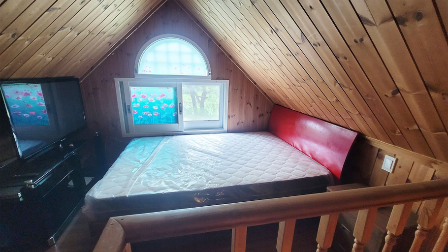 Bedroom 2, Gapeong Eoneunal Spa Pet Pension, Gapyeong