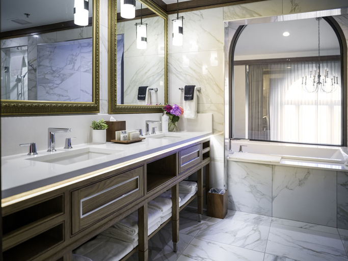 Bathroom 4, Saint John's Resort, Wayne