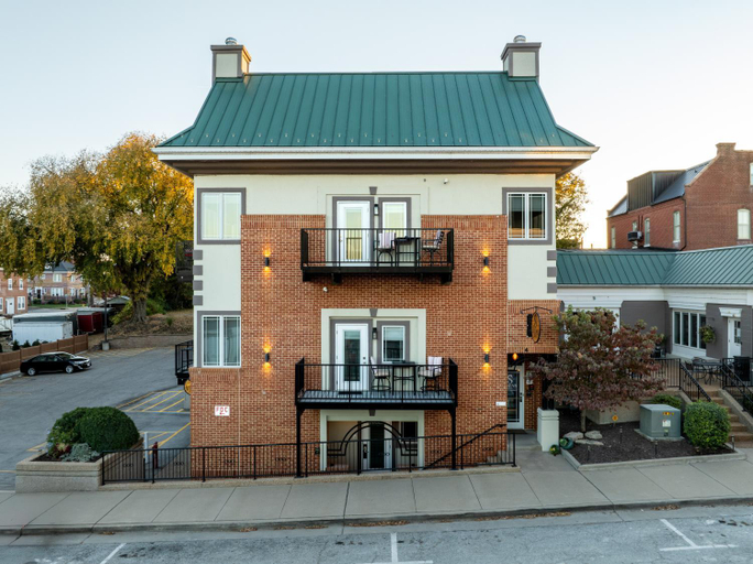 Exterior & Views