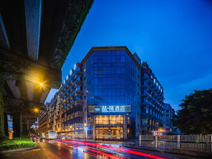 Exterior & Views