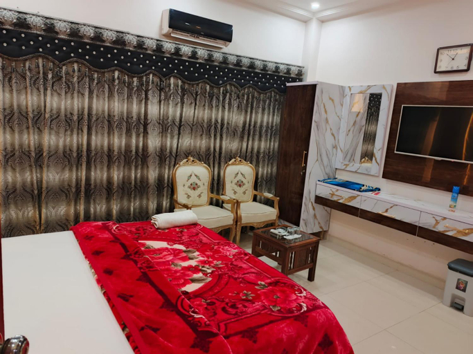 Others 3, New Royal Residency, Karachi