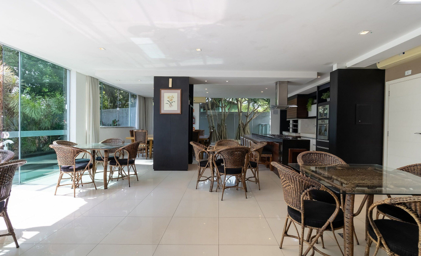 Food & Drinks 3, Apt With Charming Sea View in Itacorubi Cmr204, Florianopolis
