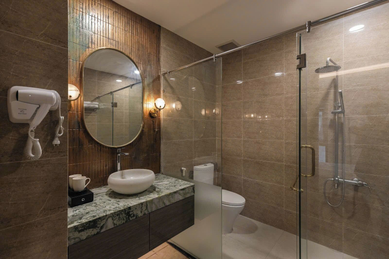 Bathroom 5, Luxhome Mekong Hotel, Ninh Kiều