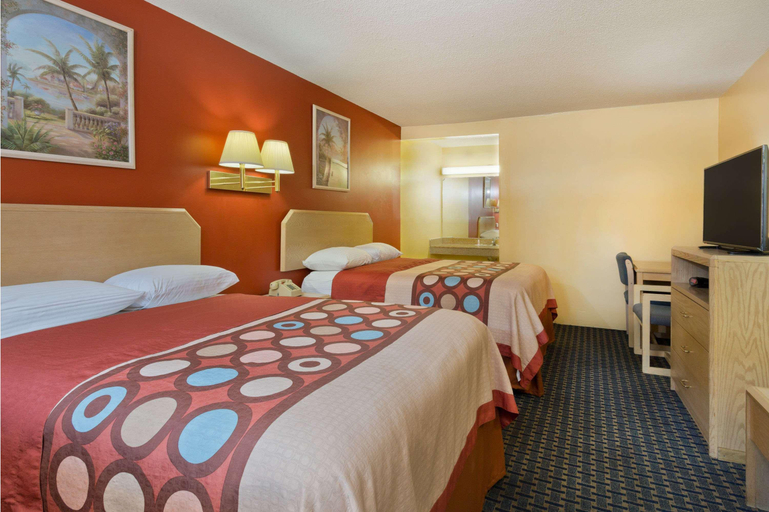 Bedroom 4, Super 8 by Wyndham Chipley, Washington