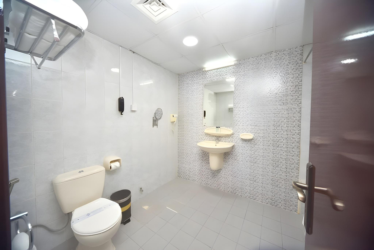 Bathroom 4, Nejoum Al Emarat, Sharjah City