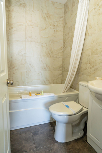 Bathroom 3, Hinton Highway Inn, Division No. 14